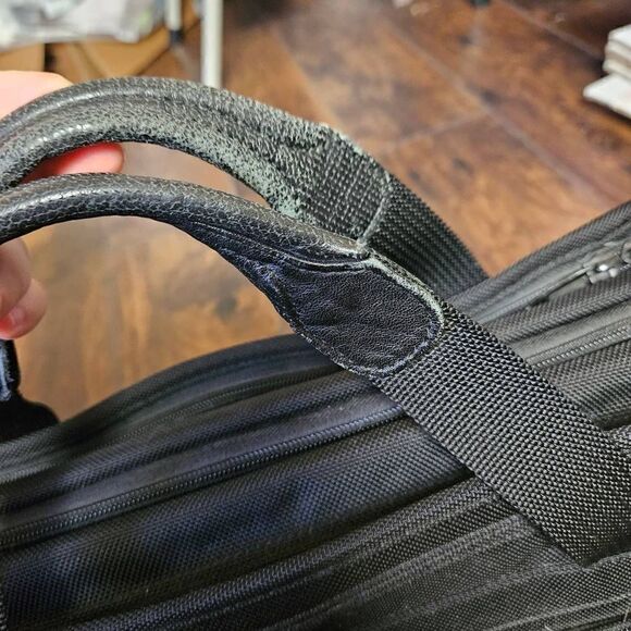 Victorinox Laptop Briefcase Bag - Picture 4 of 12